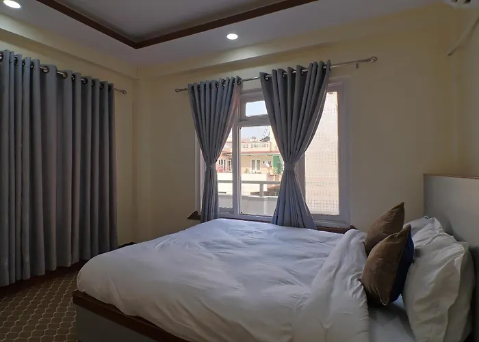 Oyo 828 White Dreams Palace Hotel 3*
