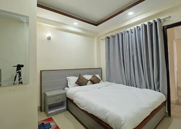 Hotel Oyo 828 White Dreams Palace