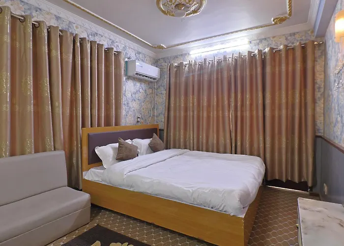 Oyo 828 White Dreams Palace 3*