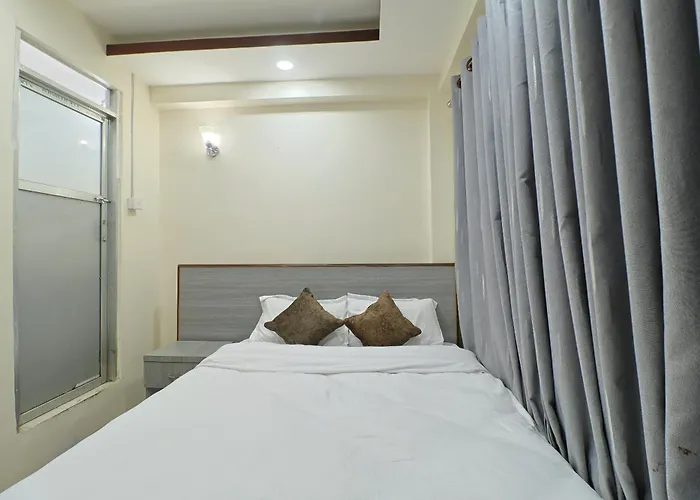 Oyo 828 White Dreams Palace