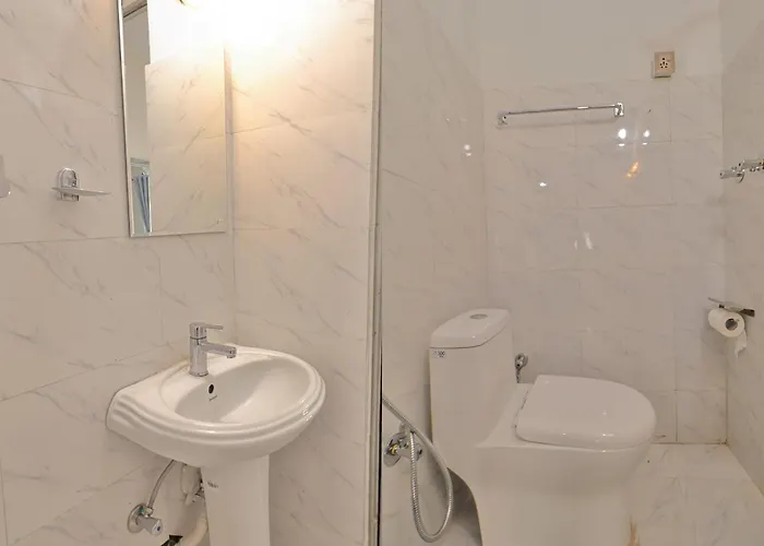 Hotel Oyo 828 White Dreams Palace