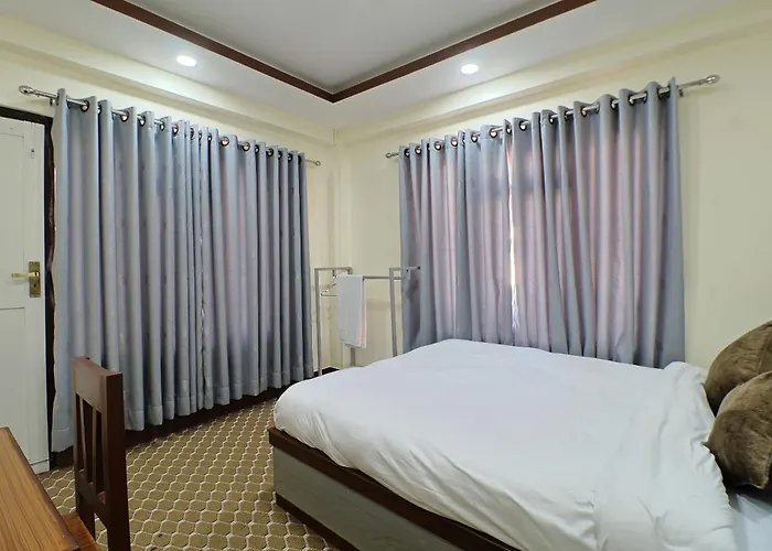 Oyo 828 White Dreams Palace Hotel 3*