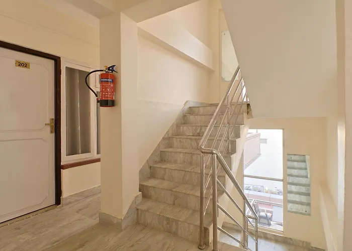 Oyo 828 White Dreams Palace Hotel 3*