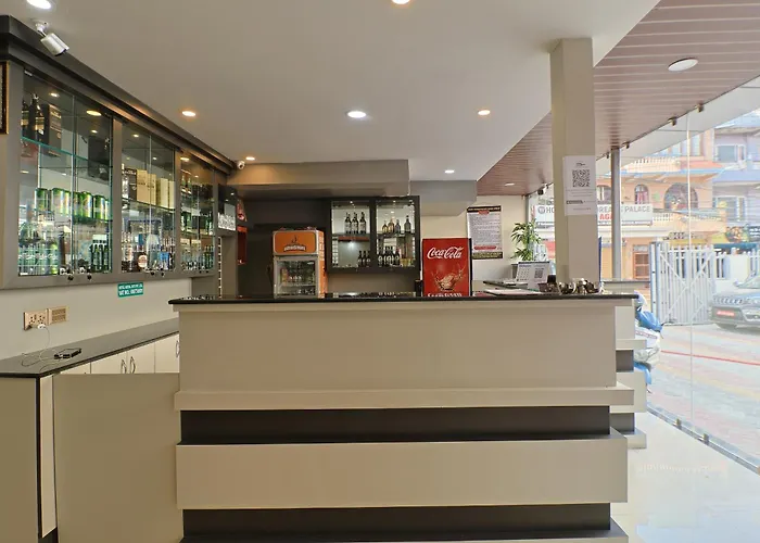 Oyo 828 White Dreams Palace Hotel 3*
